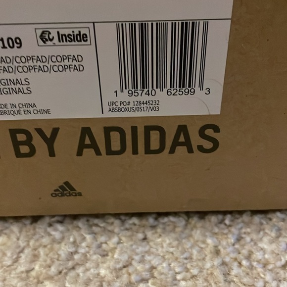 Brand new Yeezy 700 V3 GY4109 - Picture 4 of 5